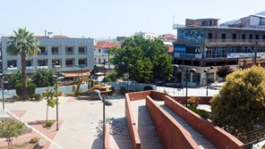 Ξεκίνησαν οι εργασίες αναμόρφωσης της πλατείας Δημαρχείου στα Φάρσαλα (βίντεο)